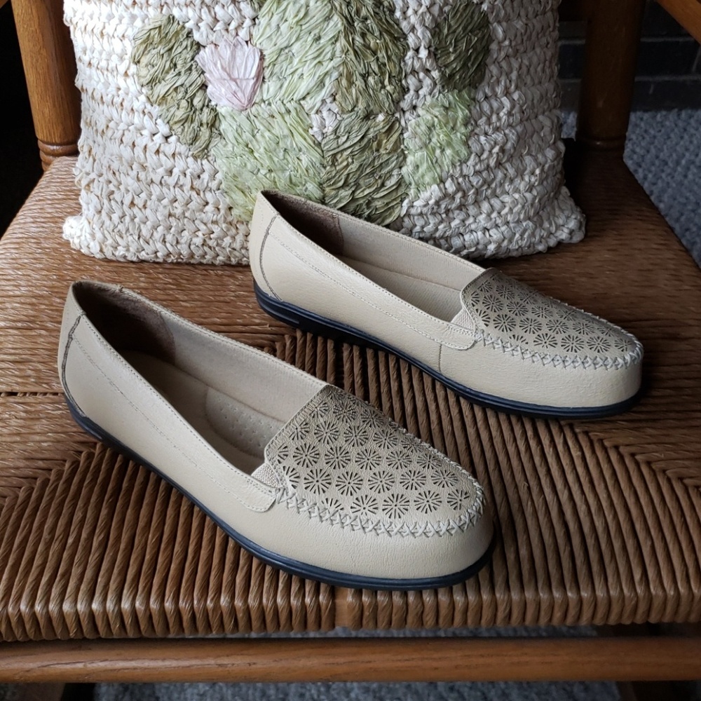 NWOT, Dr. Scholl's perforated slip on loafers, 10M,